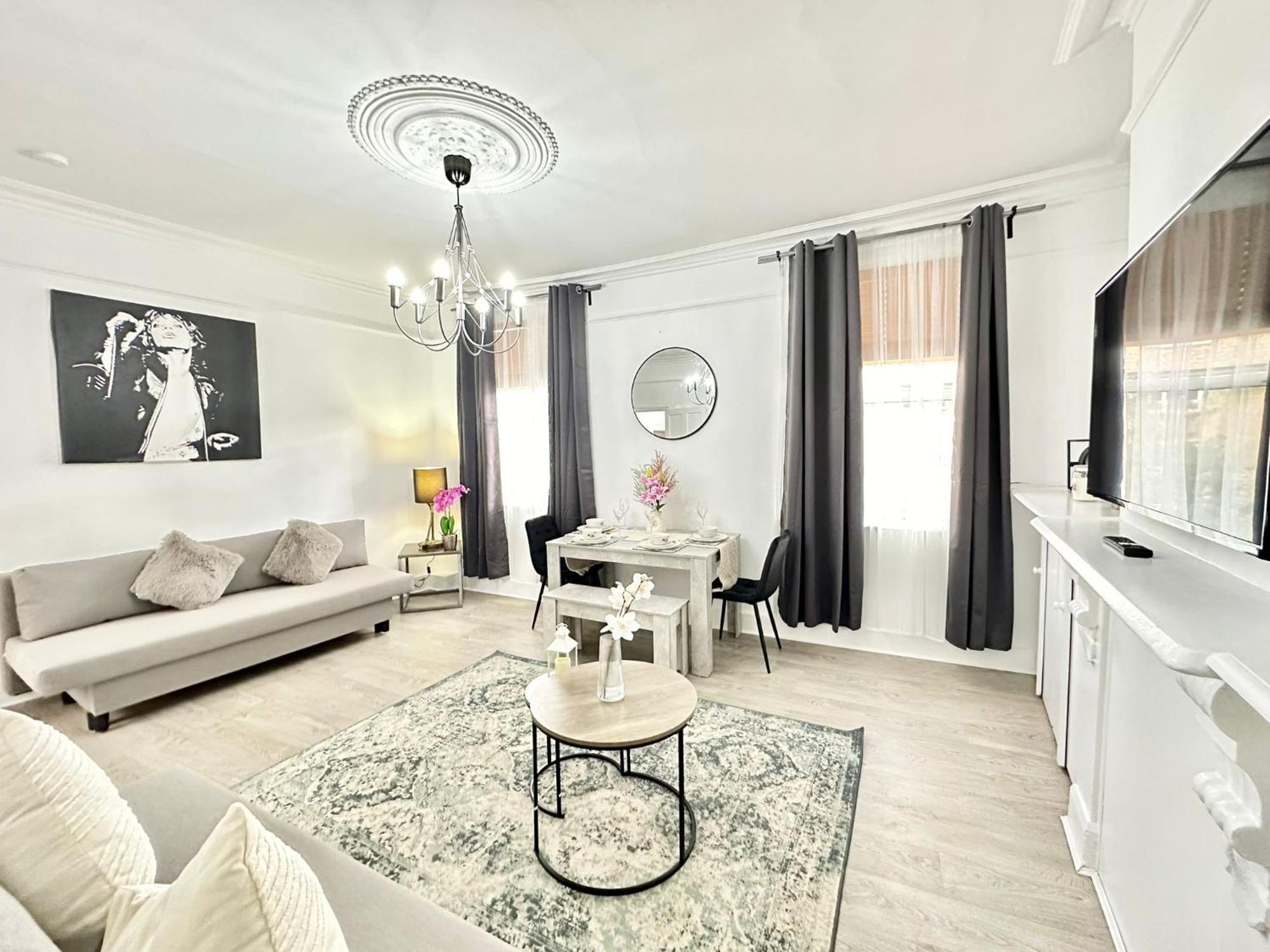 Appartamento Central Two Bedroom Londra